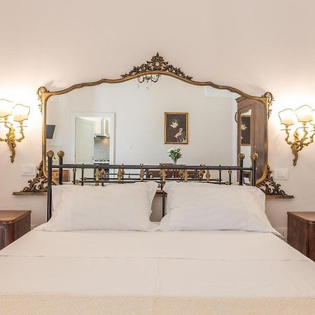 Courtyard With Pool Villa Racale Luaran gambar