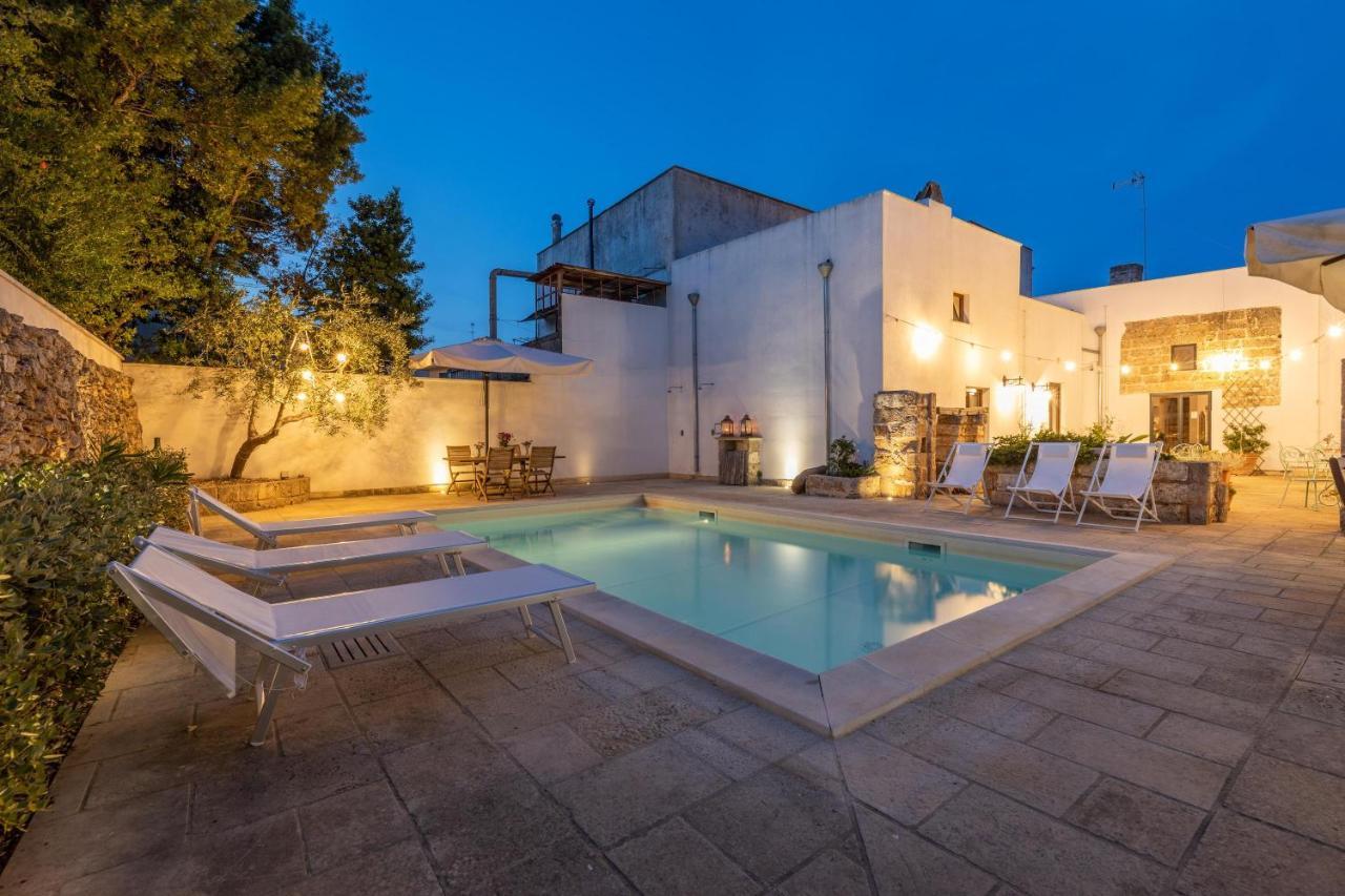 Courtyard With Pool Villa Racale Luaran gambar