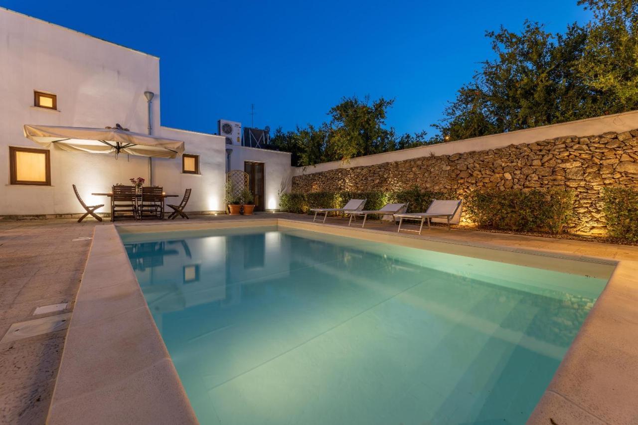 Courtyard With Pool Villa Racale Luaran gambar