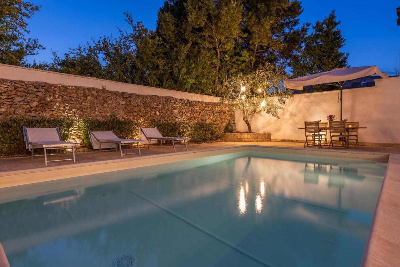 Courtyard With Pool Villa Racale Luaran gambar