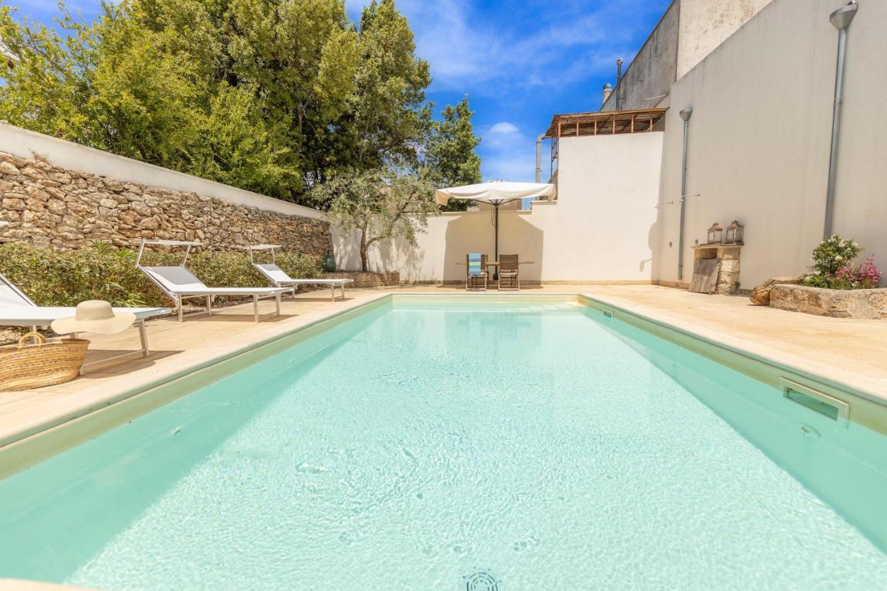 Courtyard With Pool Villa Racale Luaran gambar