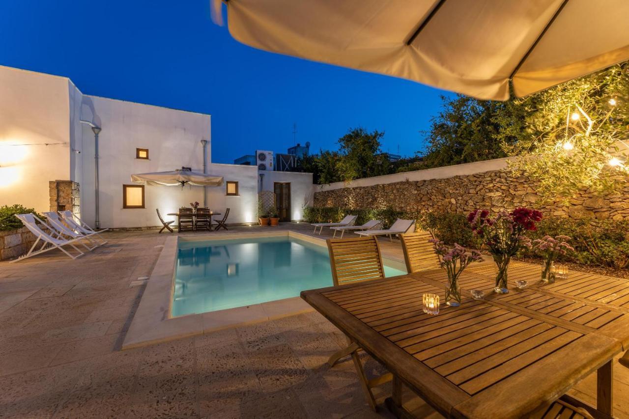Courtyard With Pool Villa Racale Luaran gambar