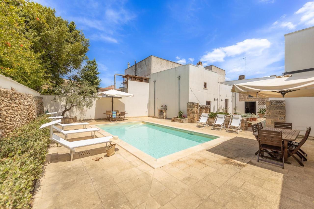 Courtyard With Pool Villa Racale Luaran gambar