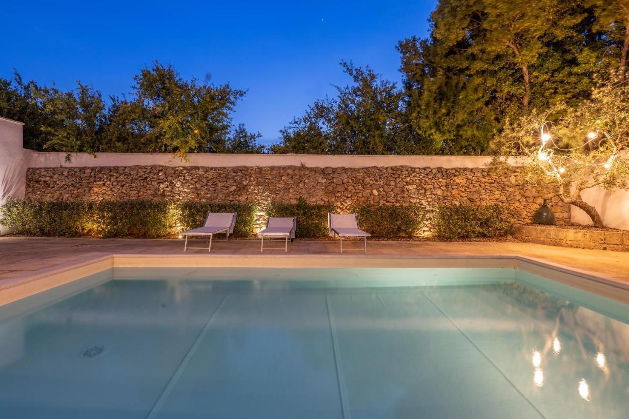 Courtyard With Pool Villa Racale Luaran gambar