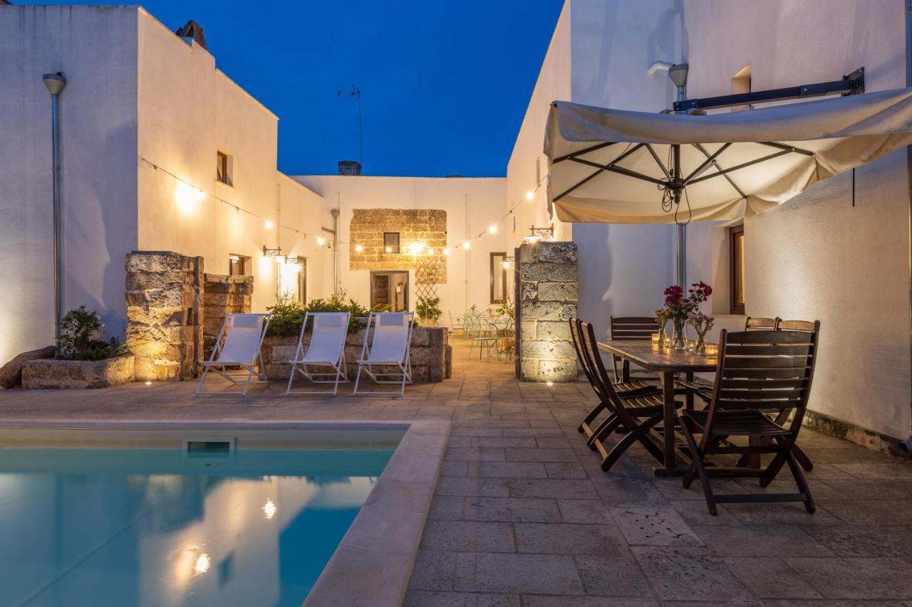 Courtyard With Pool Villa Racale Luaran gambar